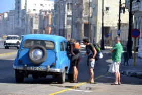 Het deeltaxisysteem in Cuba werkt goed, maar het is eigenlijk verboden voor chauffeurs om toeristen mee te nemen als ze daar geen bepaalde licentie voor hebben.